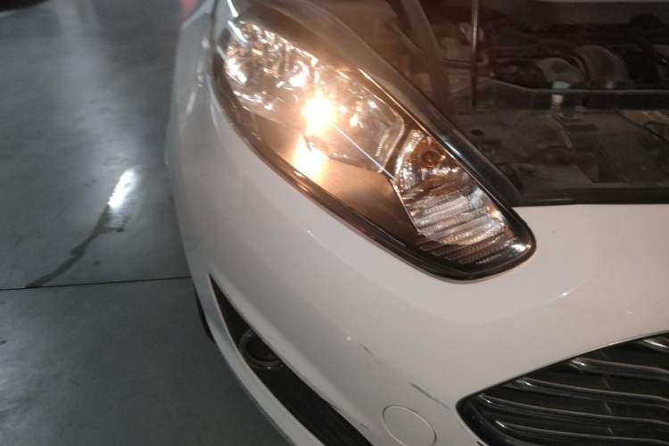 Used Ford Fiesta 2013 Hatchback 1.5L Automatic Fashion Edition Right Front Headlight