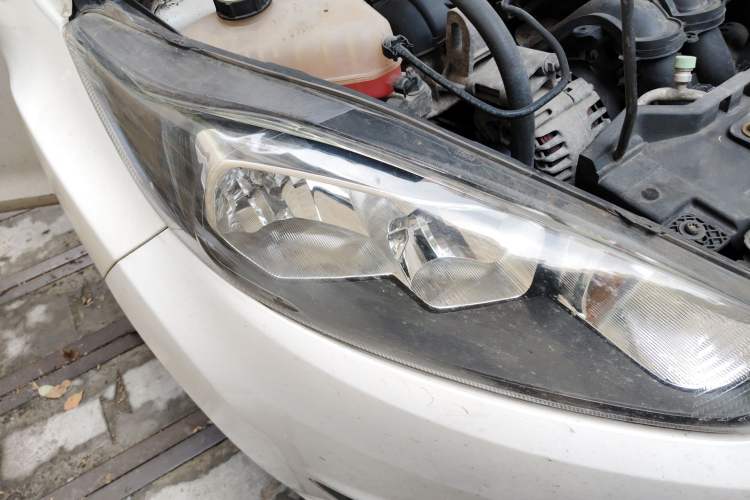 Used Ford Fiesta 2013 Sedan 1.5L Manual Fashion Edition Right Front Headlight