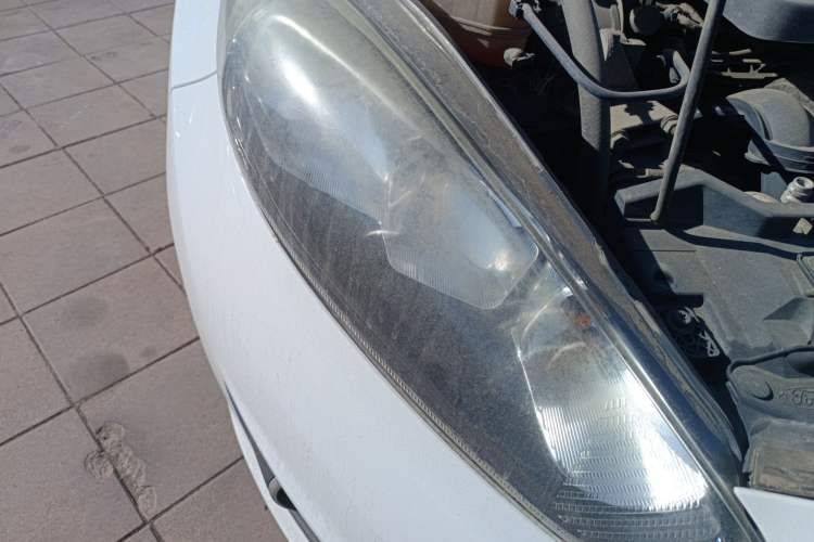 Used Ford Fiesta 2013 Hatchback 1.5L Automatic Fashion Edition Right Front Headlight