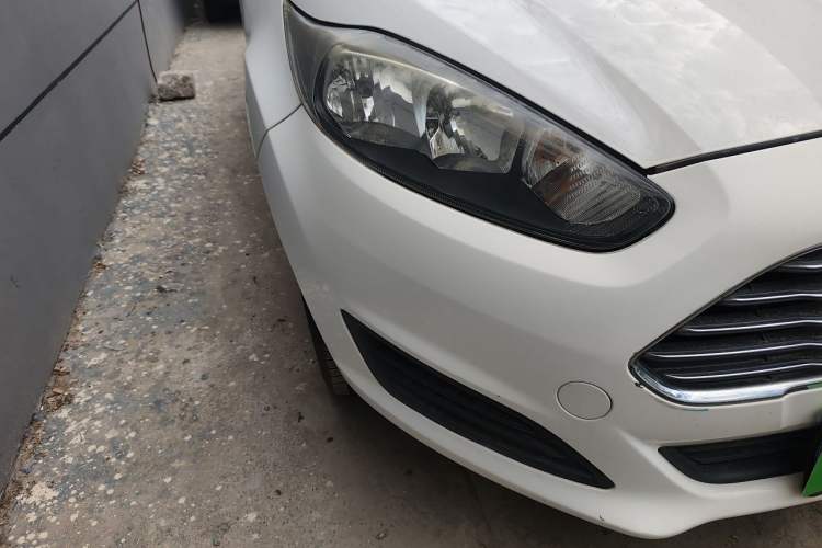 Used Ford Fiesta 2013 Hatchback 1.5L Manual Fashion Edition Right Front Headlight