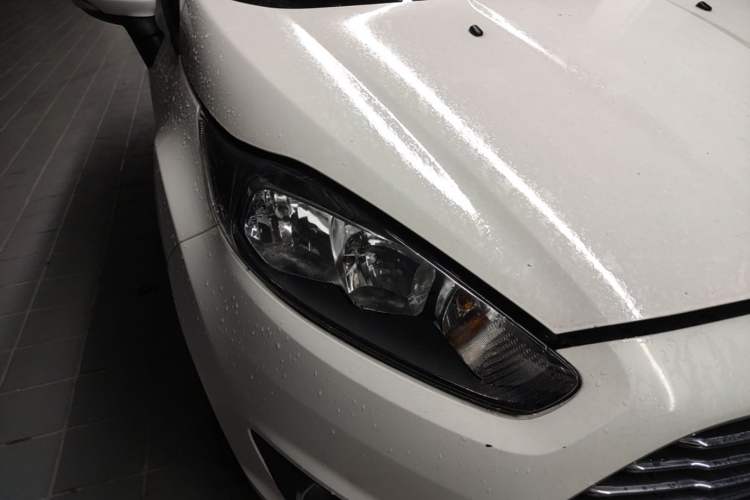 Used Ford Fiesta 2013 Hatchback 1.5L Automatic Fashion Edition Right Front Headlight