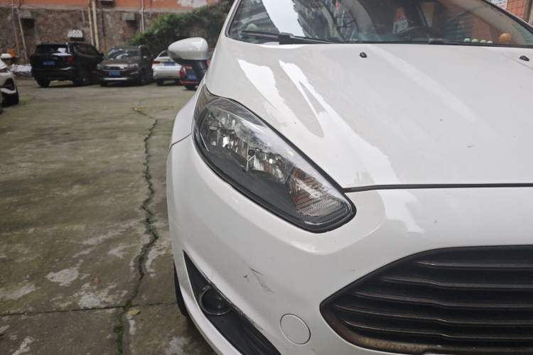Used Ford Fiesta 2013 Hatchback 1.5L Automatic Fashion Edition Right Front Headlight