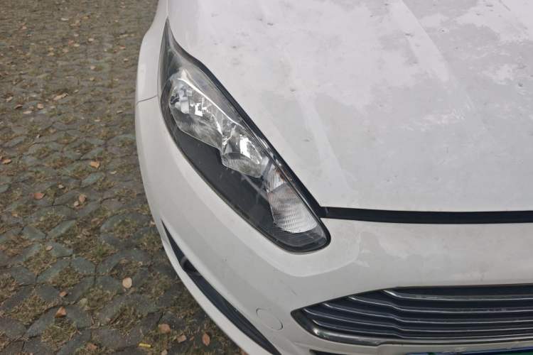 Used Ford Fiesta 2013 Hatchback 1.5L Automatic Fashion Edition Right Front Headlight