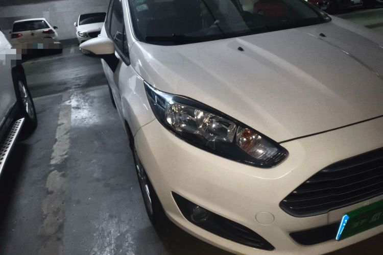 Used Ford Fiesta 2013 Hatchback 1.5L Automatic Fashion Edition Right Front Headlight