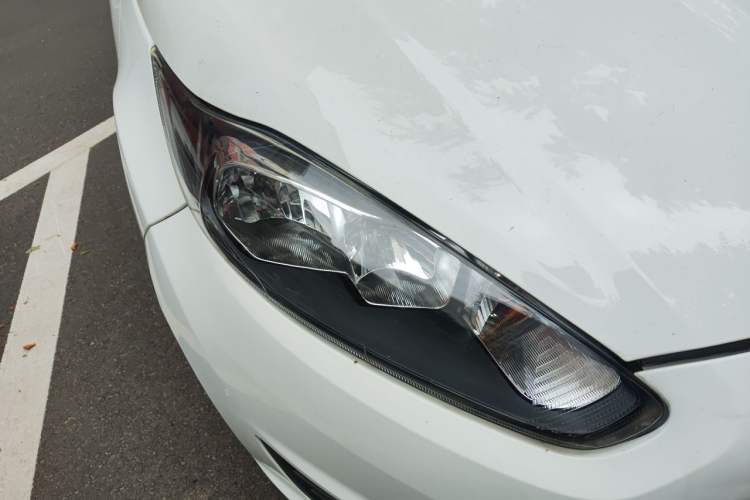 Used Ford Fiesta 2013 Sedan 1.5L Manual Fashion Edition Right Front Headlight