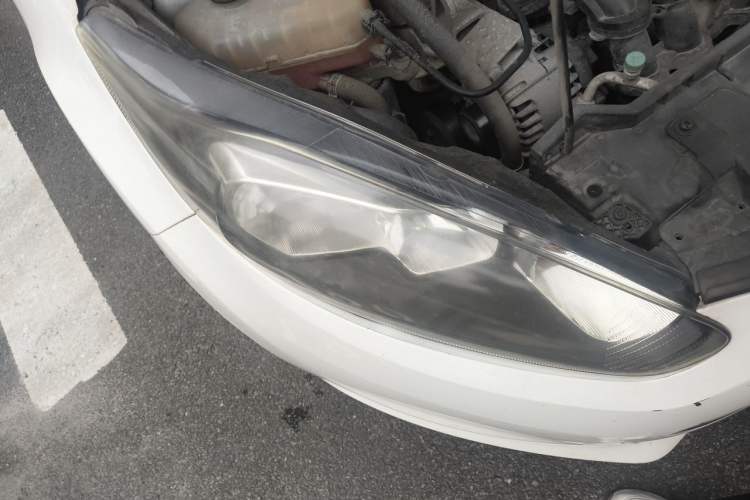 Used Ford Fiesta 2013 Sedan 1.5L Manual Fashion Edition Right Front Headlight