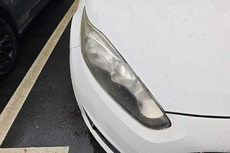 Used Ford Fiesta 2013 Hatchback 1.5L Automatic Fashion Edition Right Front Headlight