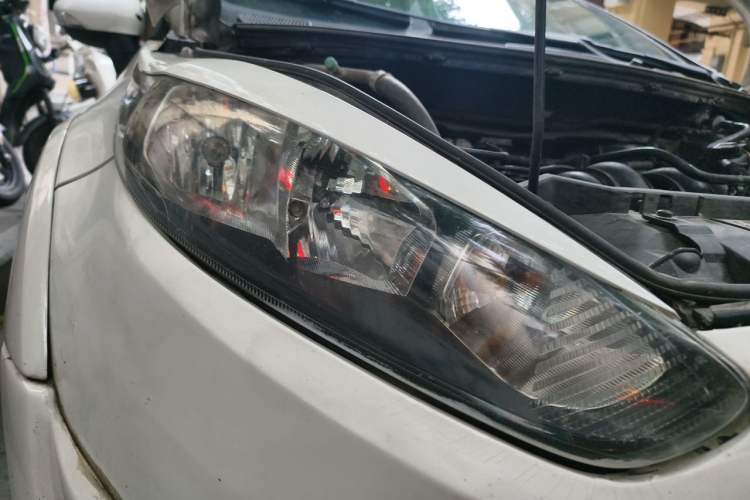 Used Ford Fiesta 2013 Sedan 1.5L Manual Fashion Edition Right Front Headlight
