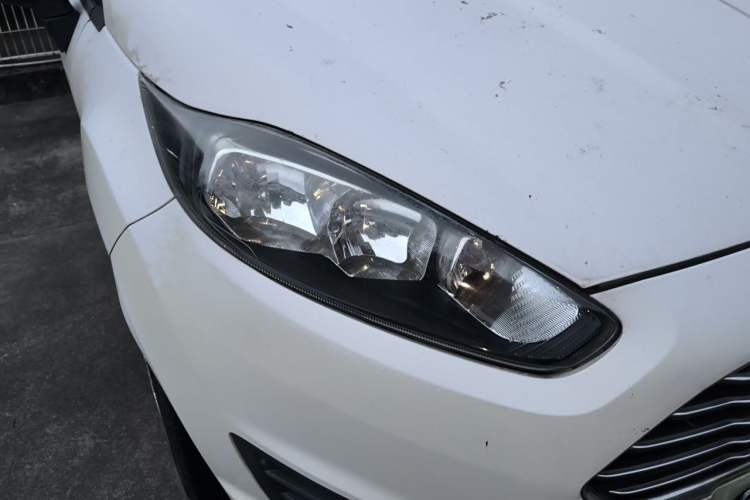 Used Ford Fiesta 2013 Sedan 1.5L Manual Fashion Edition Right Front Headlight