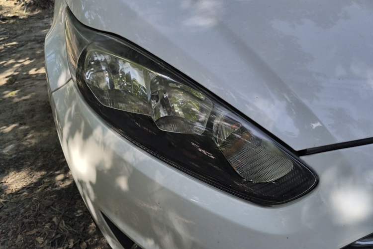 Used Ford Fiesta 2013 Hatchback 1.5L Automatic Fashion Edition Right Front Headlight