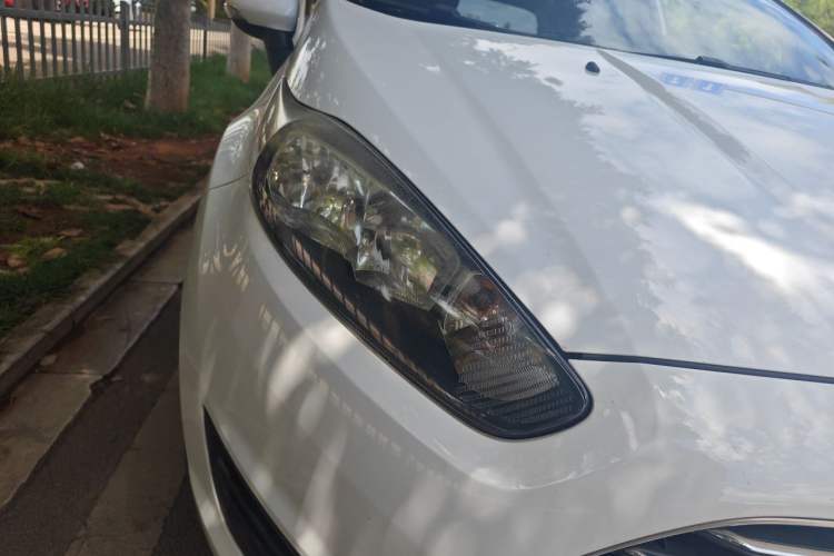 Used Ford Fiesta 2013 Hatchback 1.5L Manual Fashion Edition Right Front Headlight