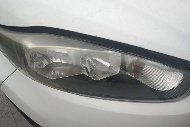 Used Ford Fiesta 2013 Hatchback 1.5L Manual Fashion Edition Right Front Headlight
