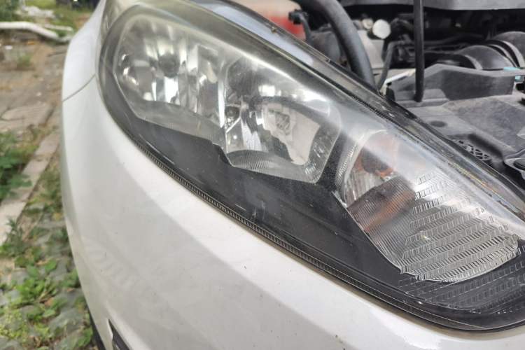 Used Ford Fiesta 2013 Sedan 1.5L Manual Fashion Edition Right Front Headlight