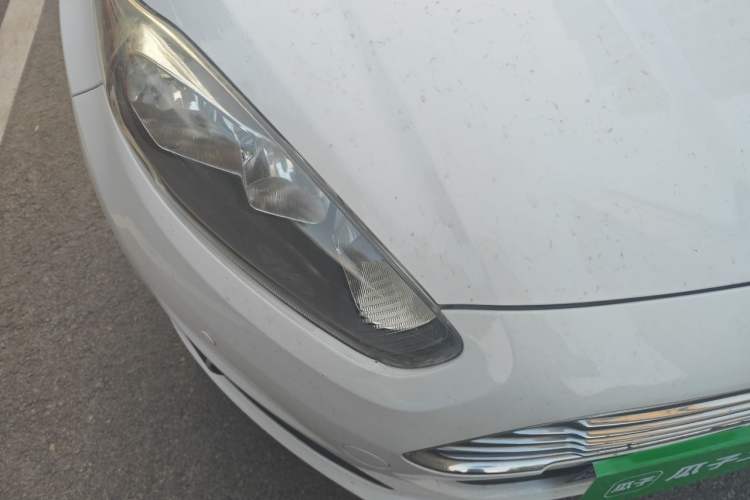 Used Ford Fiesta 2013 Hatchback 1.5L Automatic Fashion Edition Right Front Headlight