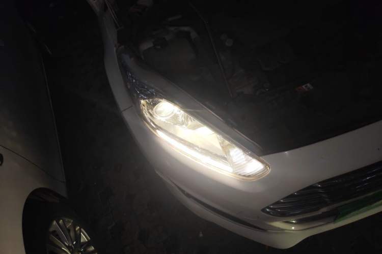 Used Ford Fiesta 2013 Hatchback 1.5L Automatic Dynamic Model Right Front Headlight