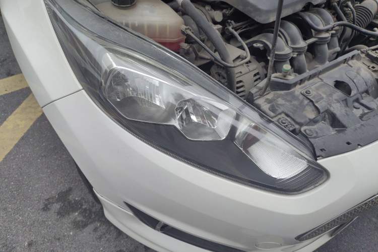 Used Ford Fiesta 2013 Hatchback 1.5L Automatic Fashion Edition Right Front Headlight