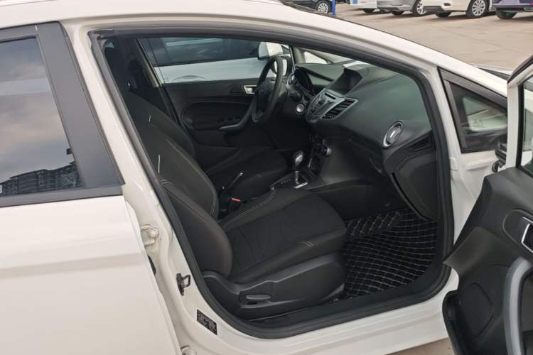 Used Ford Fiesta 2013 Hatchback 1.5L Automatic Fashion Edition Right Front Seat