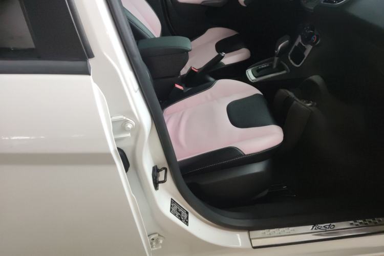 Used Ford Fiesta 2013 Hatchback 1.5L Automatic Fashion Edition Right Front Seat