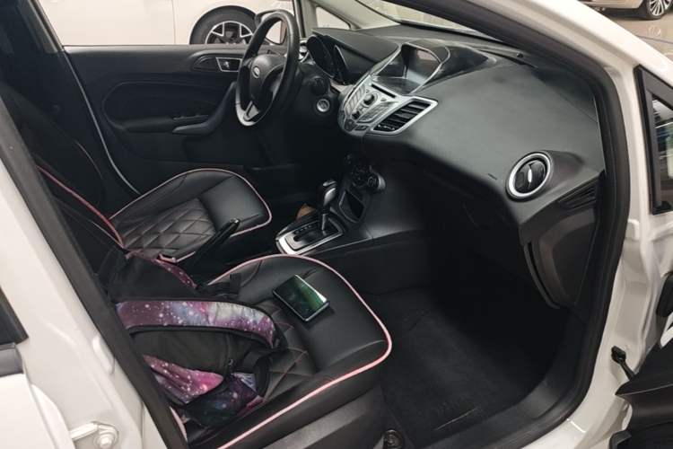 Used Ford Fiesta 2013 Hatchback 1.5L Automatic Fashion Edition Right Front Seat