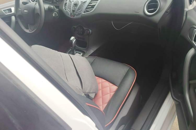 Used Ford Fiesta 2013 Hatchback 1.5L Automatic Fashion Edition Right Front Seat