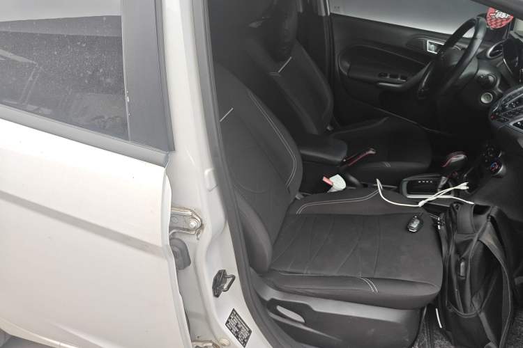 Used Ford Fiesta 2013 Hatchback 1.5L Automatic Fashion Edition Right Front Seat