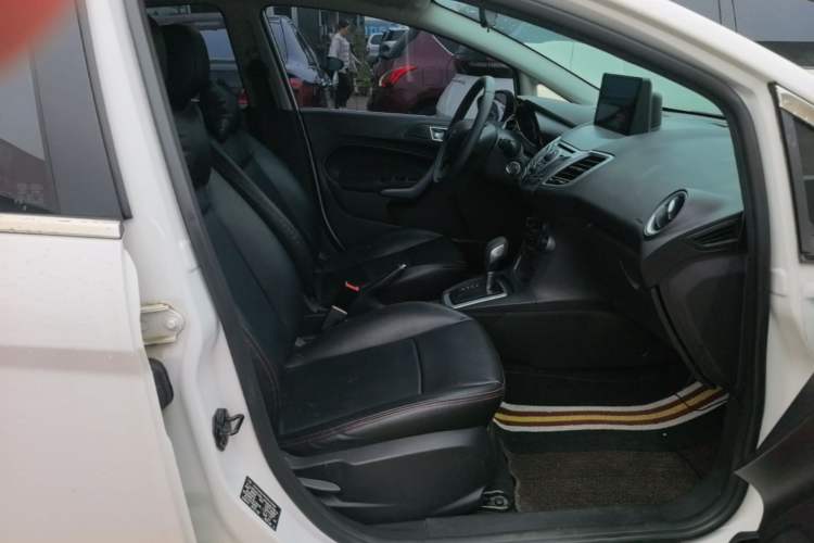 Used Ford Fiesta 2013 Hatchback 1.5L Automatic Fashion Edition Right Front Seat