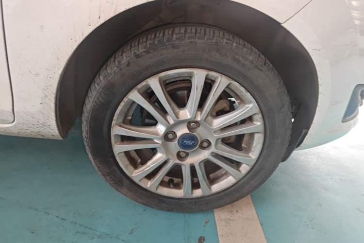 Used Ford Fiesta 2013 Hatchback 1.5L Automatic Fashion Edition Right Front Wheel Hub