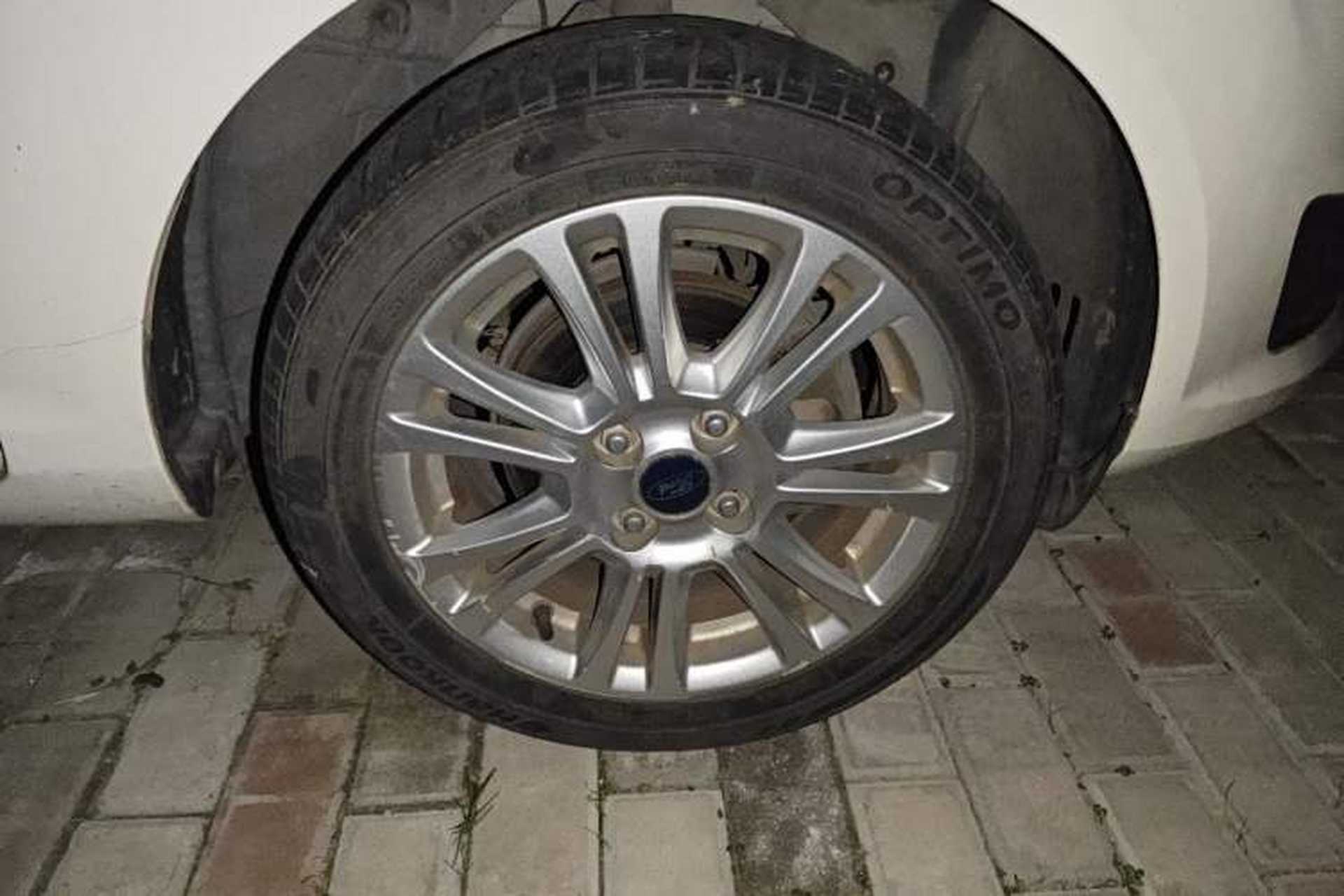 Used Ford Fiesta 2013 Sedan 1.5L Manual Fashion Edition Right Front Wheel Hub