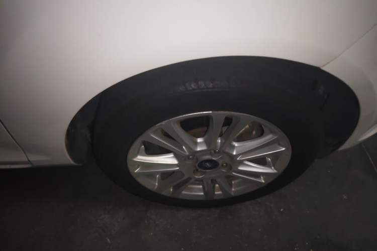 Used Ford Fiesta 2013 Hatchback 1.5L Automatic Fashion Edition Right Front Wheel Hub