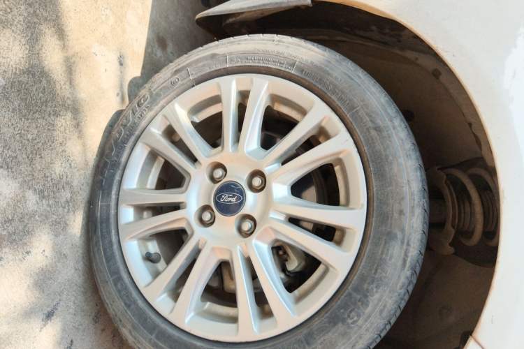 Used Ford Fiesta 2013 Hatchback 1.5L Automatic Fashion Edition Right Front Wheel Hub
