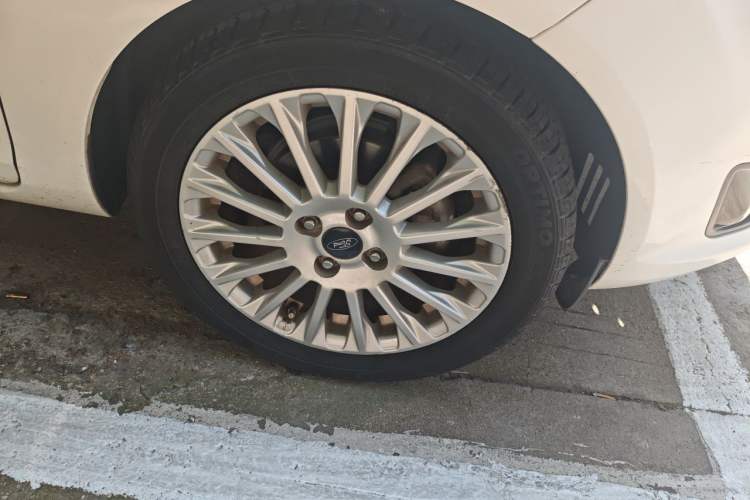 Used Ford Fiesta 2013 Hatchback 1.5L Automatic Sport Model Right Front Wheel Hub
