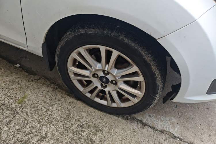Used Ford Fiesta 2013 Hatchback 1.5L Automatic Fashion Edition Right Front Wheel Hub