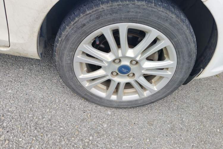Used Ford Fiesta 2013 Hatchback 1.5L Automatic Fashion Edition Right Front Wheel Hub