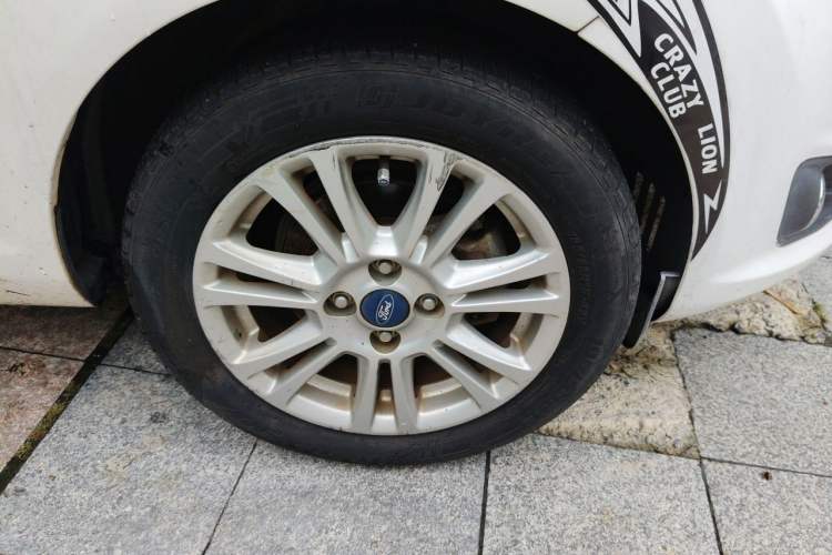 Used Ford Fiesta 2013 Hatchback 1.5L Automatic Fashion Edition Right Front Wheel Hub