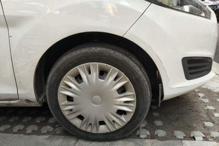 Used Ford Fiesta 2013 Sedan 1.5L Manual Fashion Edition Right Front Wheel Hub