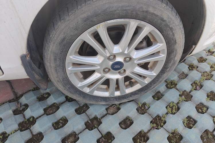 Used Ford Fiesta 2013 Hatchback 1.5L Automatic Fashion Edition Right Front Wheel Hub