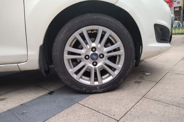 Used Ford Fiesta 2013 Hatchback 1.5L Automatic Fashion Edition Right Front Wheel Hub