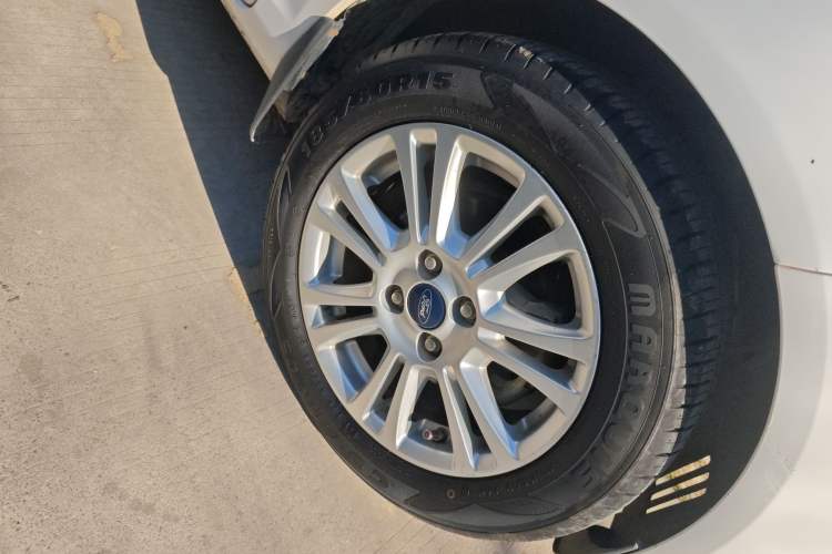 Used Ford Fiesta 2013 Sedan 1.5L Automatic Fashion Edition Right Front Wheel Hub