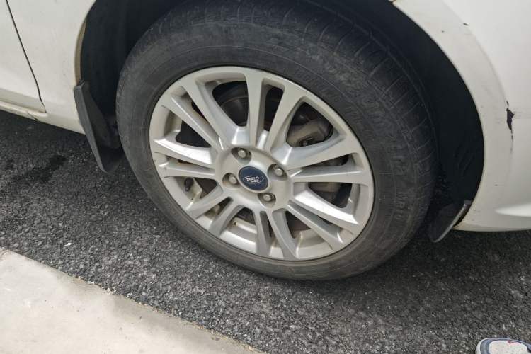 Used Ford Fiesta 2013 Hatchback 1.5L Automatic Fashion Edition Right Front Wheel Hub