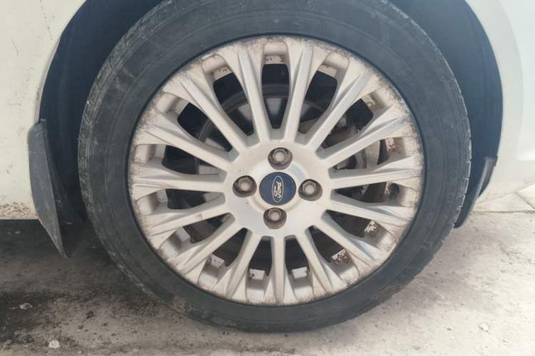 Used Ford Fiesta 2013 Hatchback 1.5L Automatic Sport Model Right Front Wheel Hub