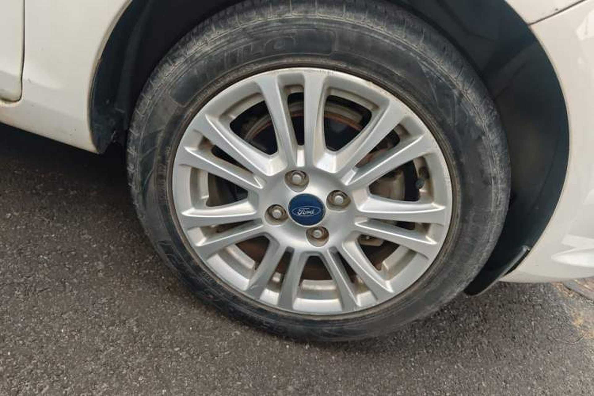 Used Ford Fiesta 2013 Hatchback 1.5L Automatic Fashion Edition Right Front Wheel Hub