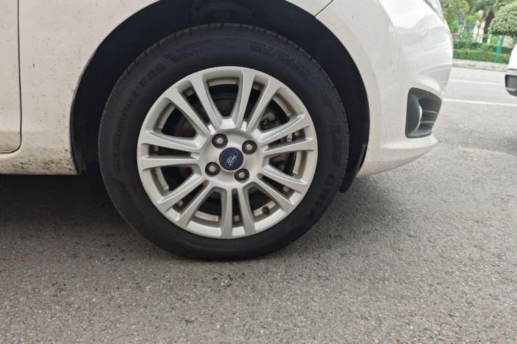 Used Ford Fiesta 2013 Hatchback 1.5L Automatic Fashion Edition Right Front Wheel Hub