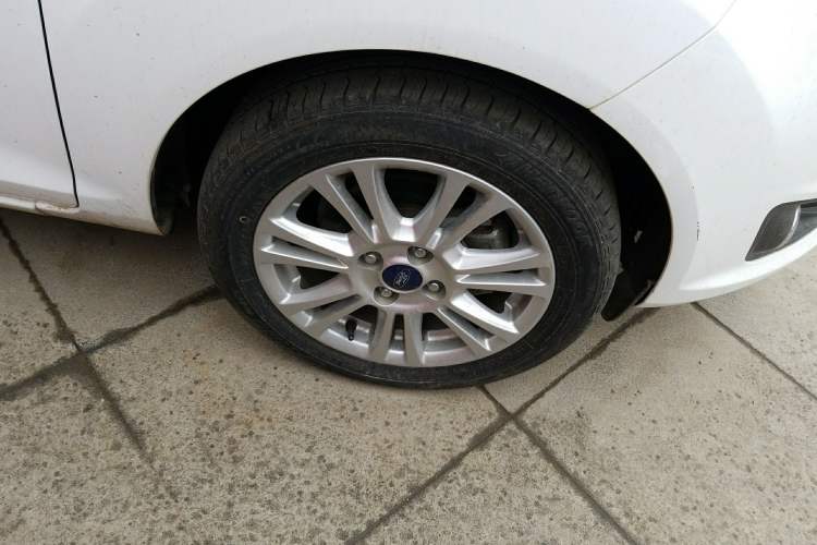 Used Ford Fiesta 2013 Hatchback 1.5L Automatic Fashion Edition Right Front Wheel Hub