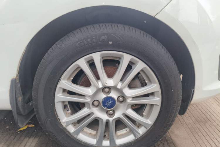 Used Ford Fiesta 2013 Hatchback 1.5L Automatic Fashion Edition Right Front Wheel Hub