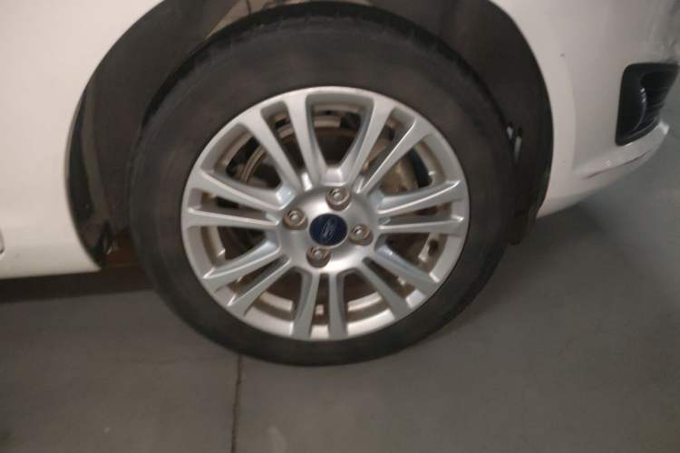 Used Ford Fiesta 2013 Hatchback 1.5L Automatic Fashion Edition Right Front Wheel Hub