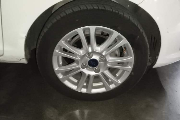 Used Ford Fiesta 2013 Hatchback 1.5L Automatic Prestige Model Right Front Wheel Hub