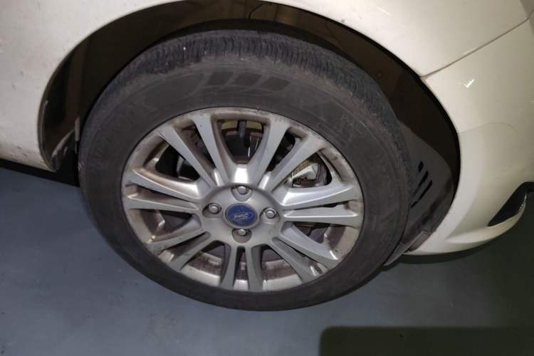 Used Ford Fiesta 2013 Hatchback 1.5L Manual Fashion Edition Right Front Wheel Hub