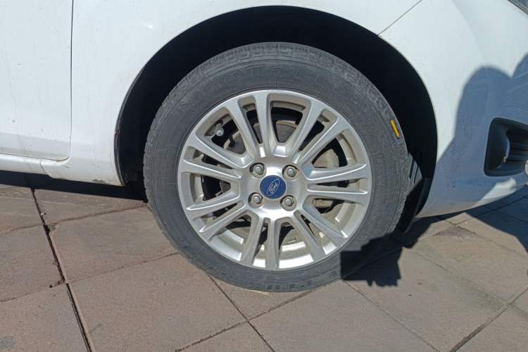 Used Ford Fiesta 2013 Hatchback 1.5L Automatic Fashion Edition Right Front Wheel Hub