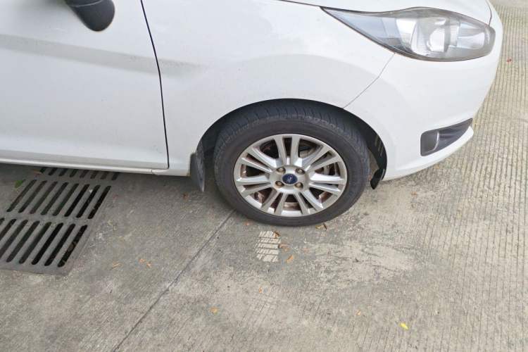 Used Ford Fiesta 2013 Sedan 1.5L Automatic Fashion Edition Right Front Wheel Hub