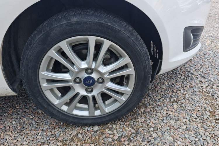 Used Ford Fiesta 2013 Hatchback 1.5L Automatic Prestige Model Right Front Wheel Hub